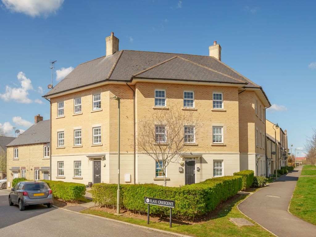 2 bed flat for sale in Elmhurst Way, Carterton, Oxfordshire OX18, £200,000