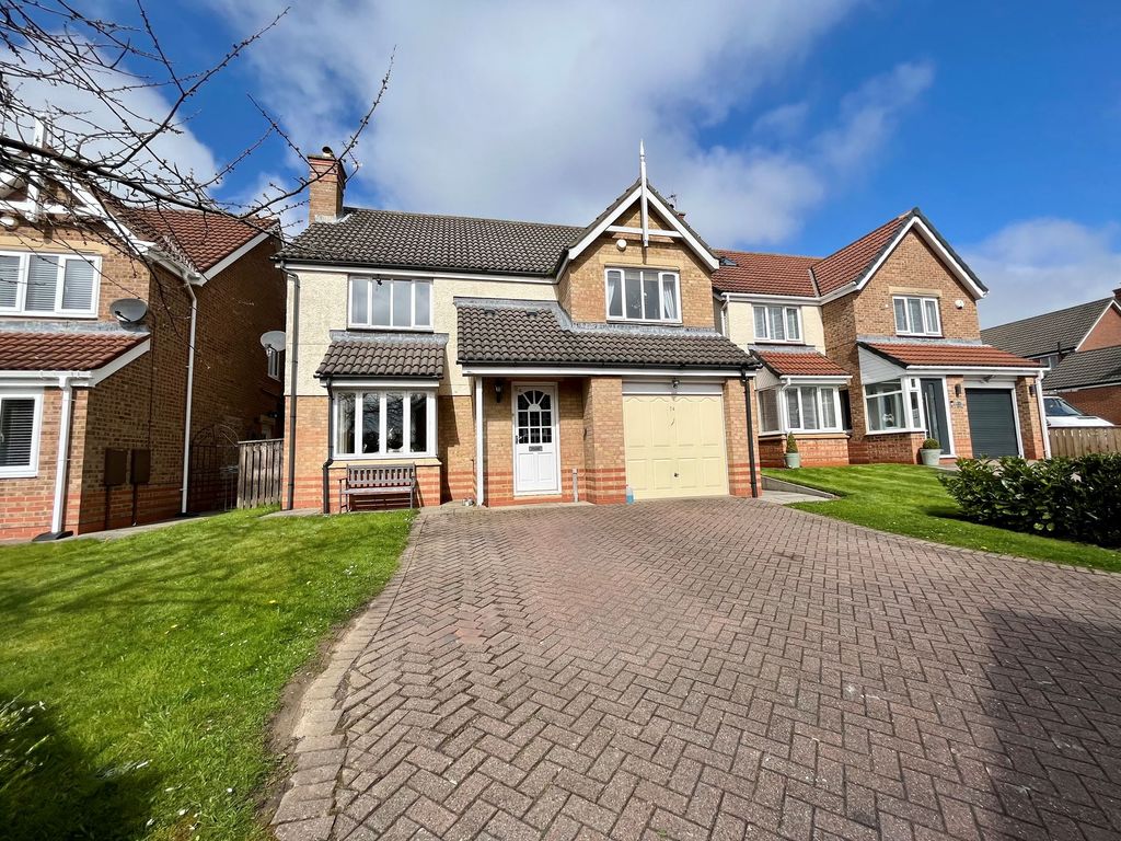 4 bed detached house for sale in O