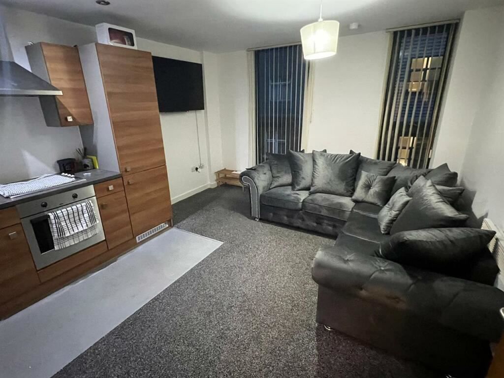1 bed flat for sale in Ludgate Hill, Manchester M4, £110,000