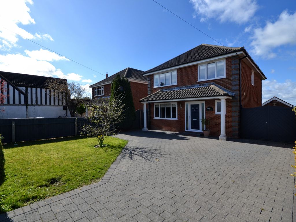 4 bed detached house for sale in Lock Road, North Cotes DN36, £280,000