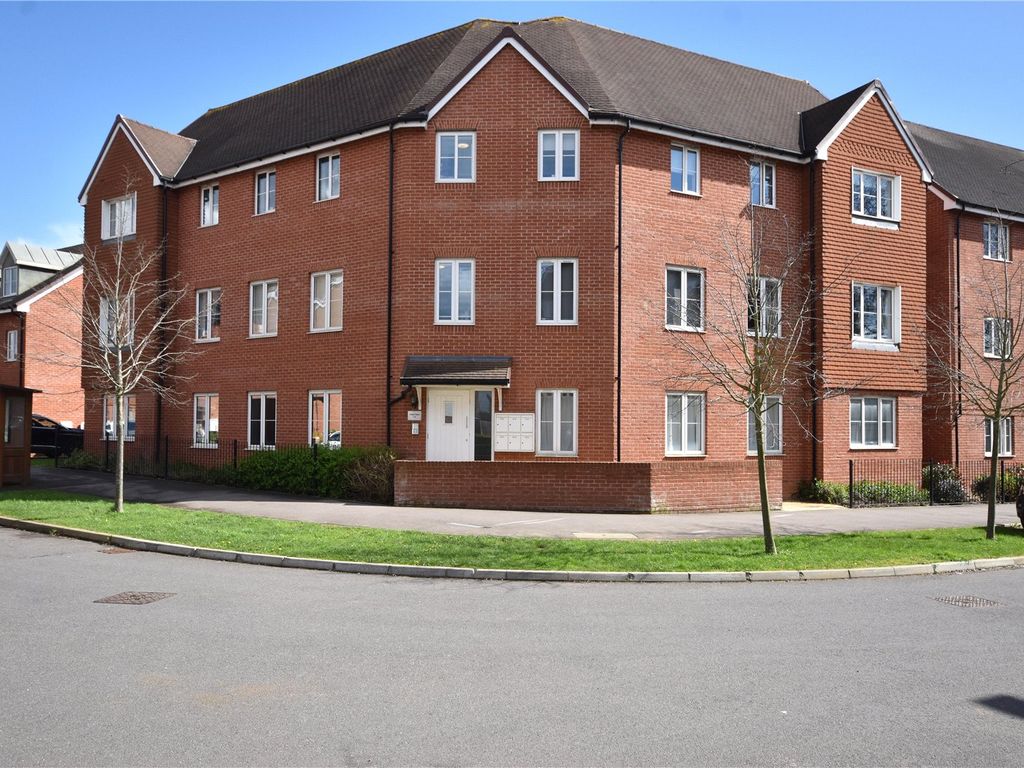 2 bed flat for sale in Horley, Surrey RH6, £103,250
