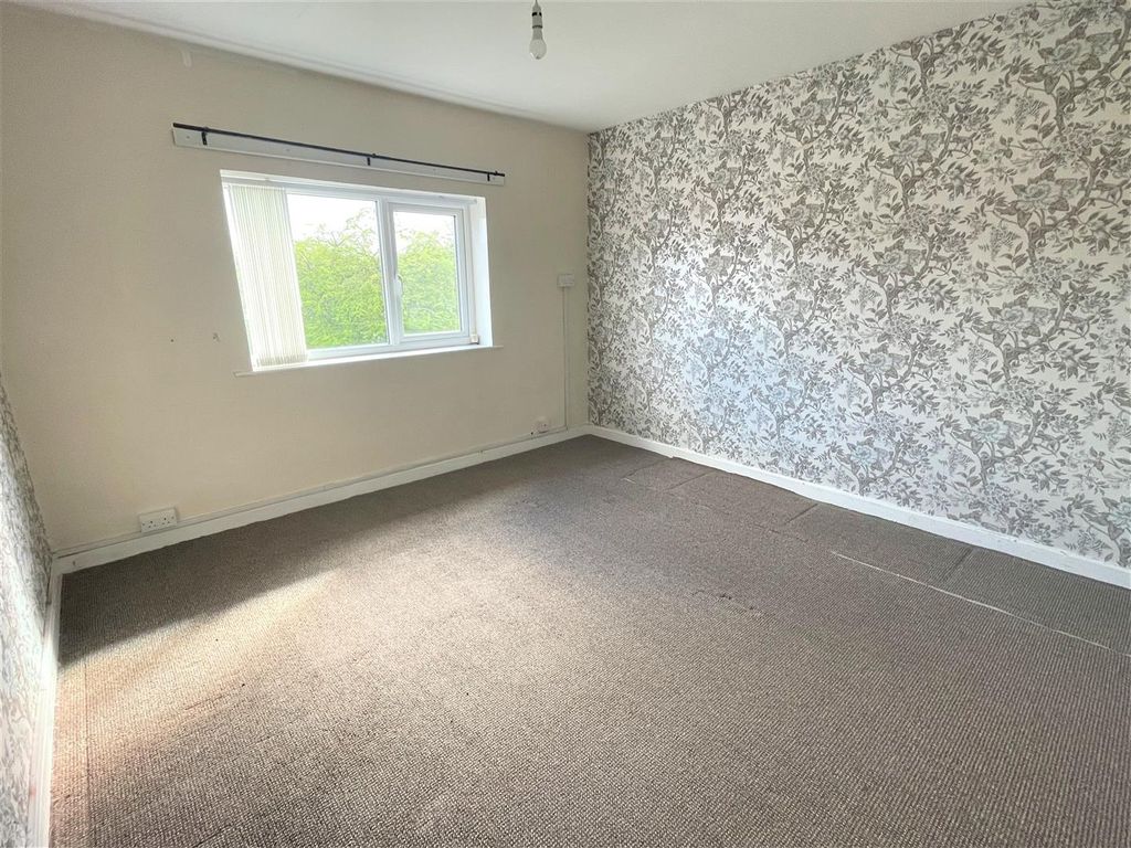 3 bed end terrace house for sale in Park Avenue, Swillington, Leeds LS26, £130,000