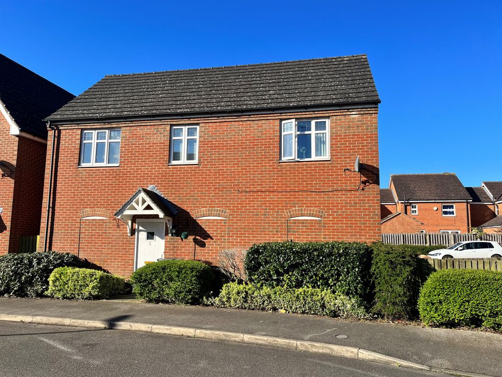 2 bed property for sale in Flaxley Close, Lincoln LN2, £125,000