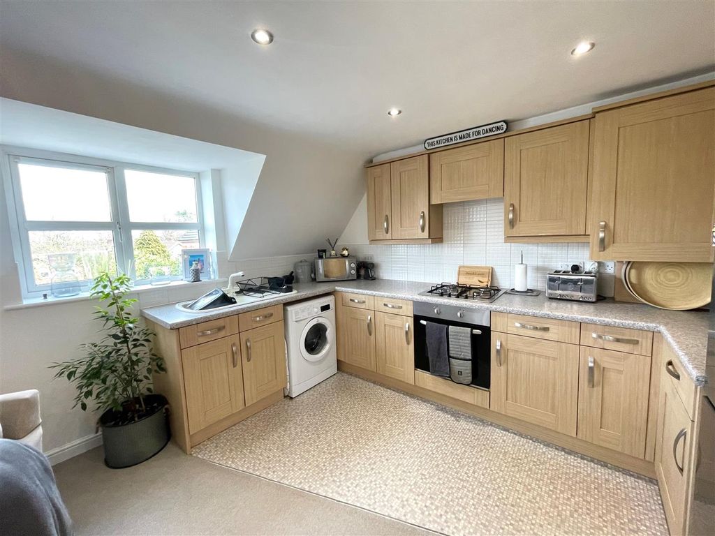 2 bed flat for sale in Summer Drive, Sandbach CW11, £126,000