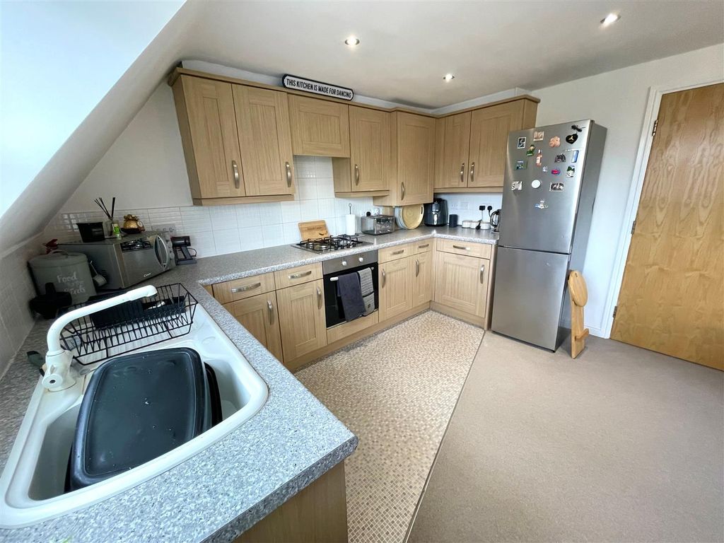 2 bed flat for sale in Summer Drive, Sandbach CW11, £126,000