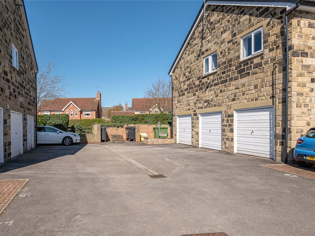 2 bed flat for sale in Beck Lane, Collingham LS22, £185,000