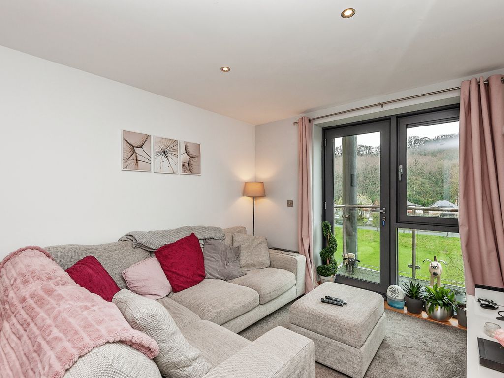 1 bed flat for sale in Salts Mill Road, Shipley BD17, £120,000