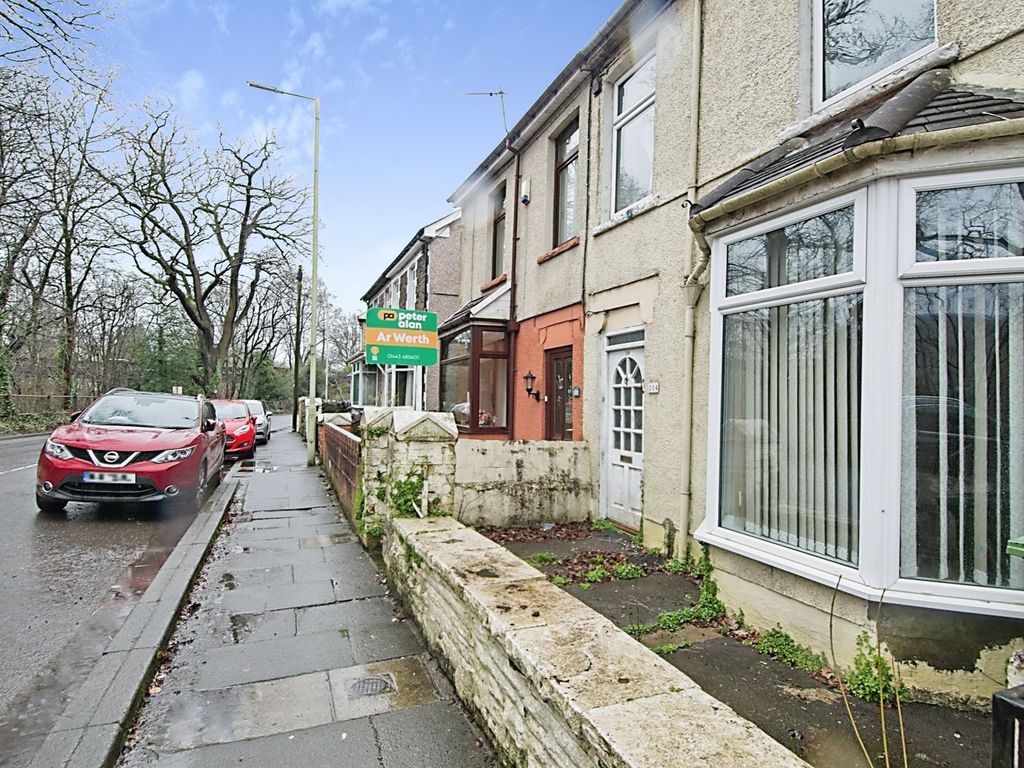 3 bed terraced house for sale in Berw Road, Pontypridd CF37, £95,000