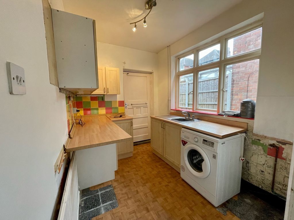 3 bed detached house for sale in Westdale Lane, Carlton, Nottingham NG4, £185,000