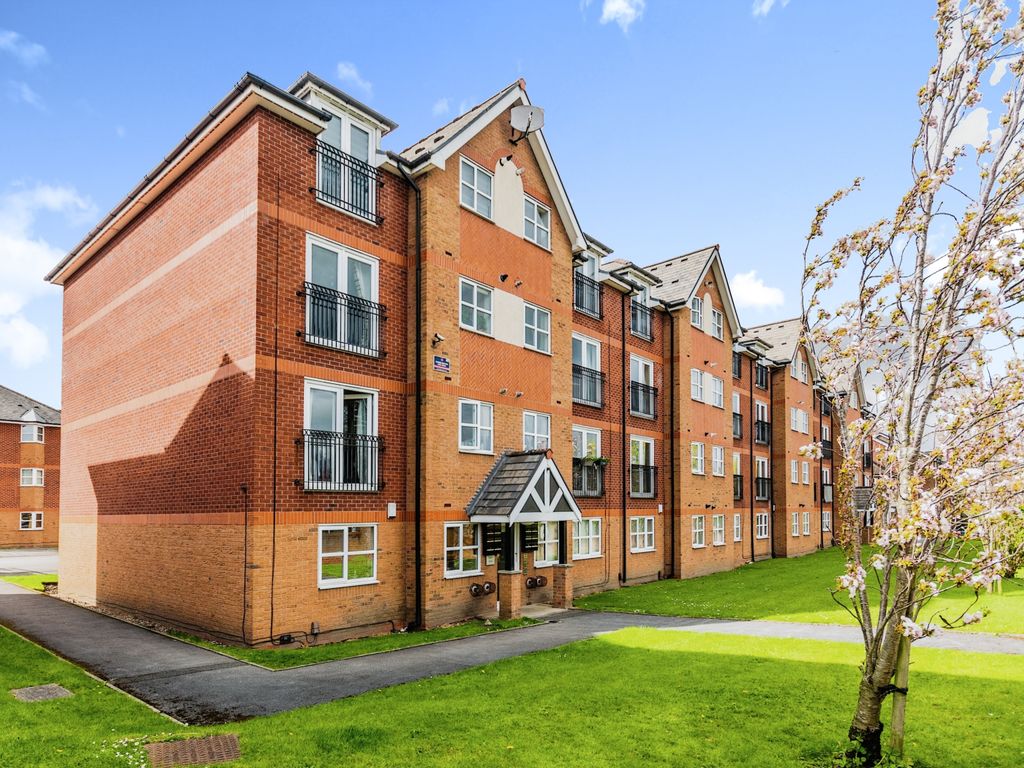 2 bed flat for sale in Hall Lane, Manchester M23, £157,500