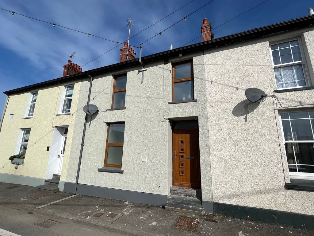 3 bed terraced house for sale in Lewis Street, Llandysul SA44, £179,000
