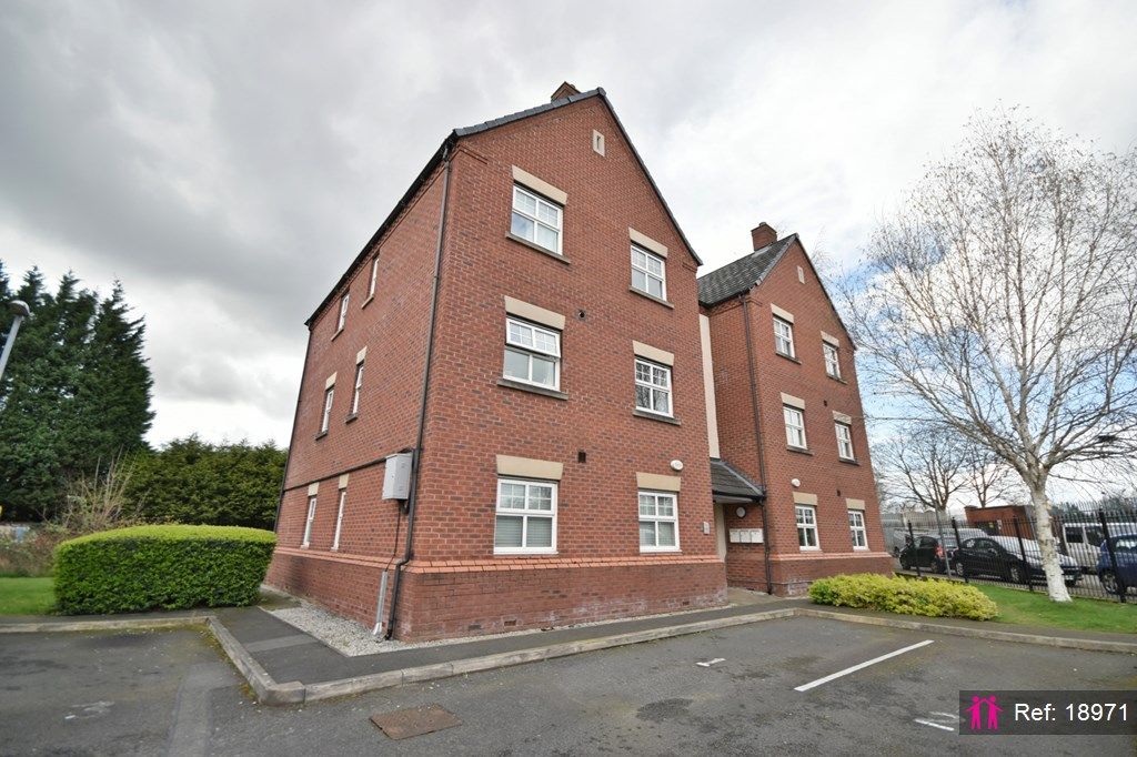 2 bed flat for sale in Longford Road, Stretford, Manchester M32, £179,950