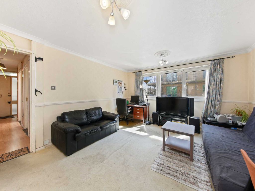 3 bed flat for sale in Bramall Close, Stratford E15, £325,000