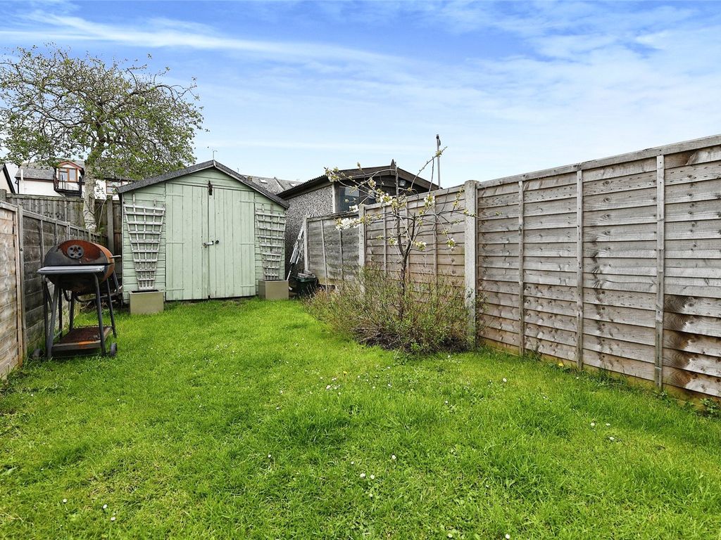 2 bed terraced house for sale in Queens Road, Burnham-On-Crouch CM0, £250,000