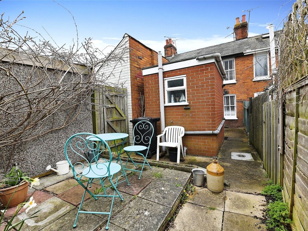 2 bed terraced house for sale in Queens Road, Burnham-On-Crouch CM0, £250,000