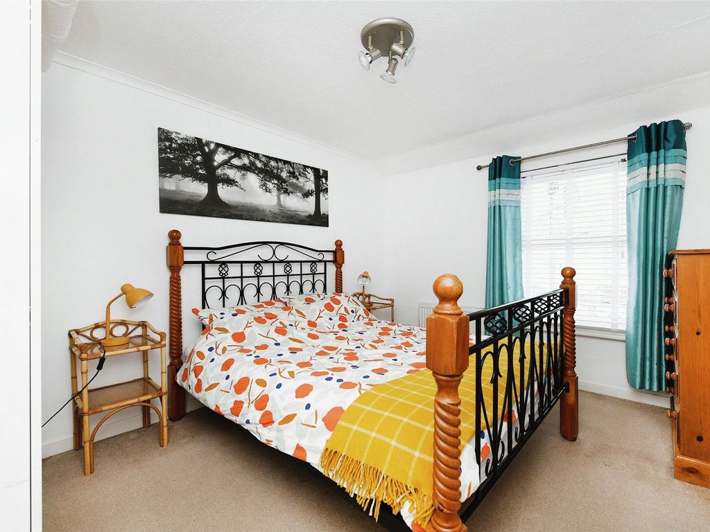 2 bed terraced house for sale in Queens Road, Burnham-On-Crouch CM0, £250,000