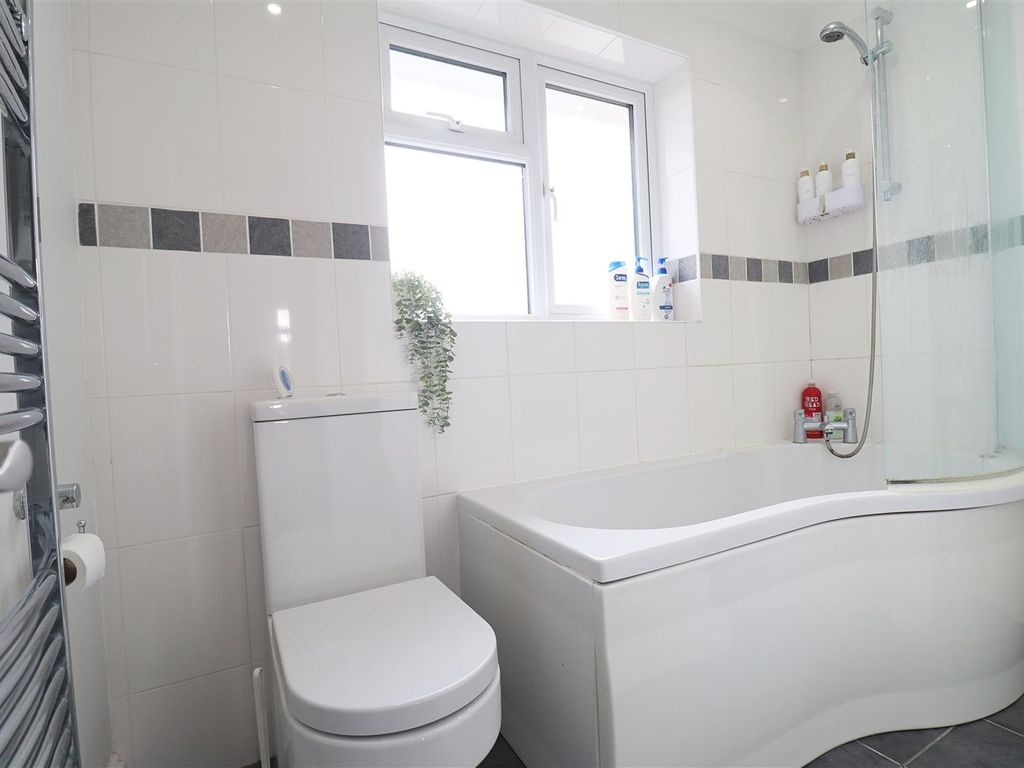 3 bed terraced house for sale in Park Drive, Braintree CM7, £325,000