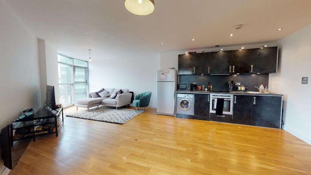 2 bed flat for sale in Altolusso, Cardiff CF10, £170,000
