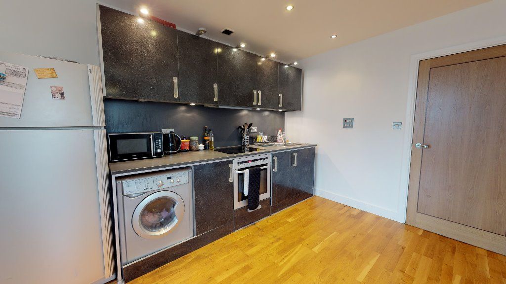 2 bed flat for sale in Altolusso, Cardiff CF10, £170,000