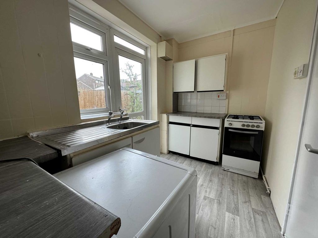 2 bed flat for sale in Chalcombe Road, Abbey Wood, London SE2, £229,995