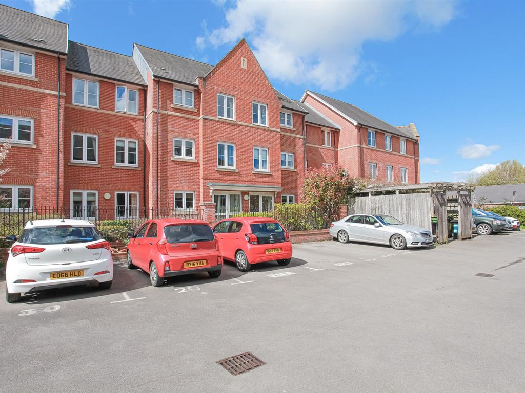 1 bed flat for sale in School Lane, Banbury OX16, £120,000