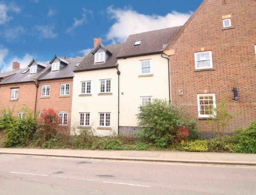 1 bed property for sale in Market Square, Daventry NN11, £129,950