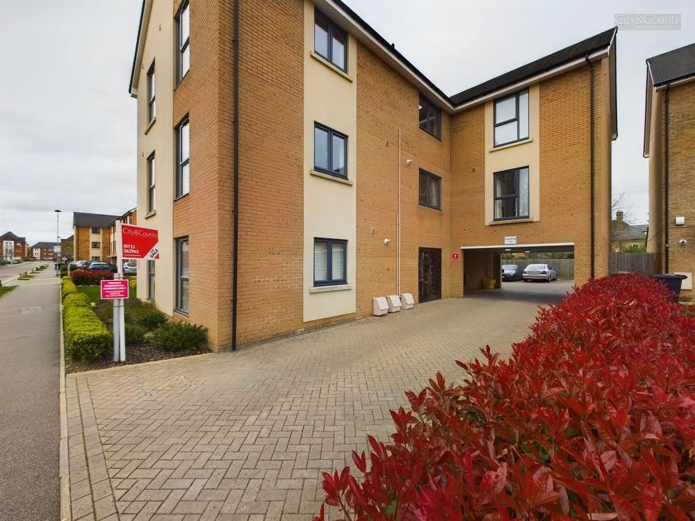 2 bed flat for sale in St. Johns Close, Peterborough PE3, £184,995