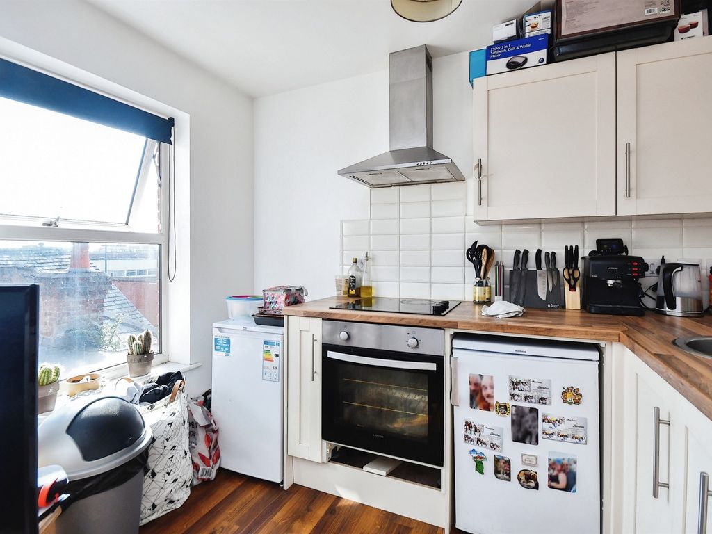 1 bed flat for sale in Wimborne Road, Bournemouth BH9, £100,000