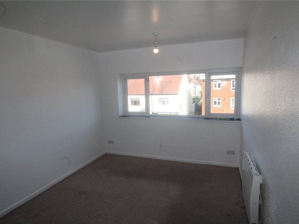 1 bed flat for sale in Queens Road, Nuneaton, Warwickshire CV11, £70,000