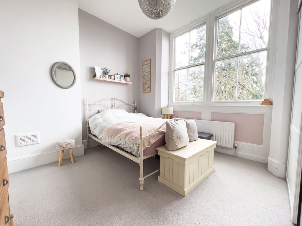 1 bed flat for sale in Hammerwood Road, Ashurst Wood RH19, £220,000