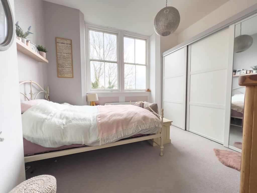 1 bed flat for sale in Hammerwood Road, Ashurst Wood RH19, £220,000