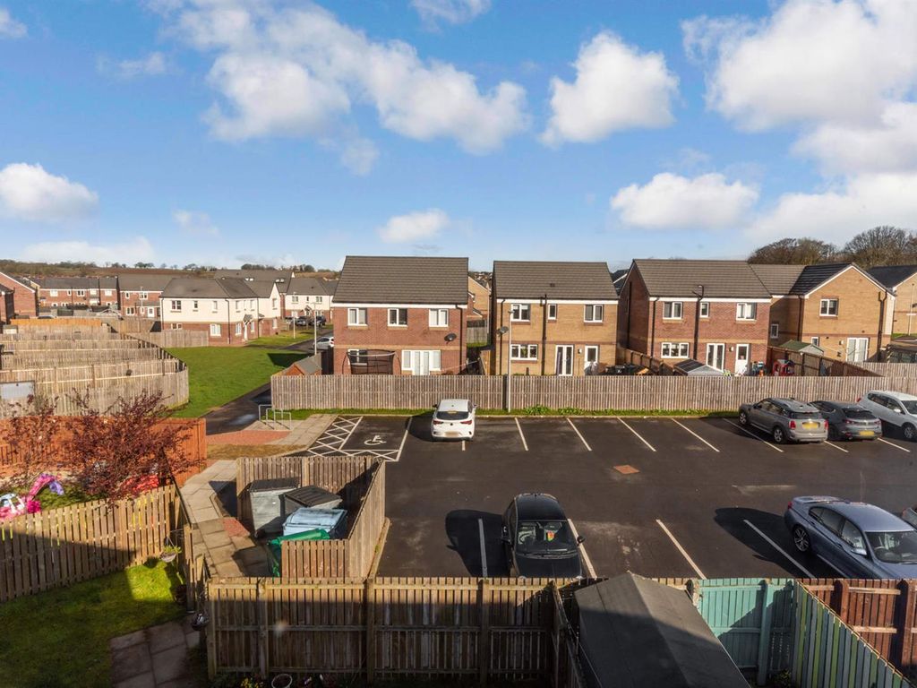 2 bed flat for sale in Craigton Drive, Bishopton PA7, £170,000