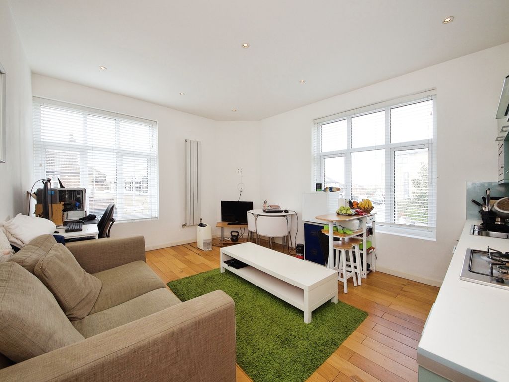 1 bed flat for sale in Church Road, Leyton E10, £280,000