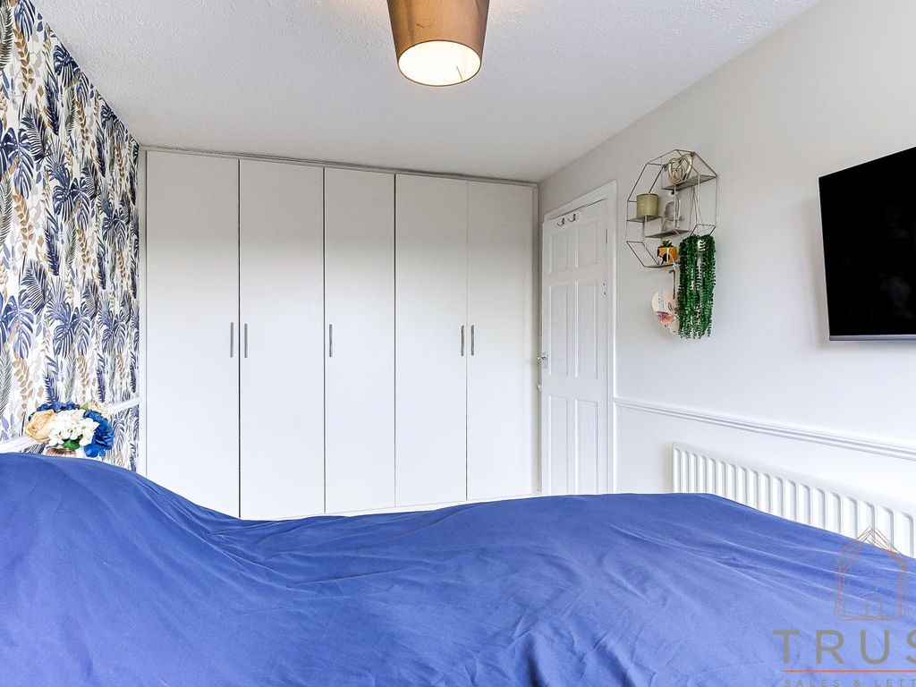 3 bed detached house for sale in Upper Batley Low Lane, Birstall, Batley WF17, £269,500
