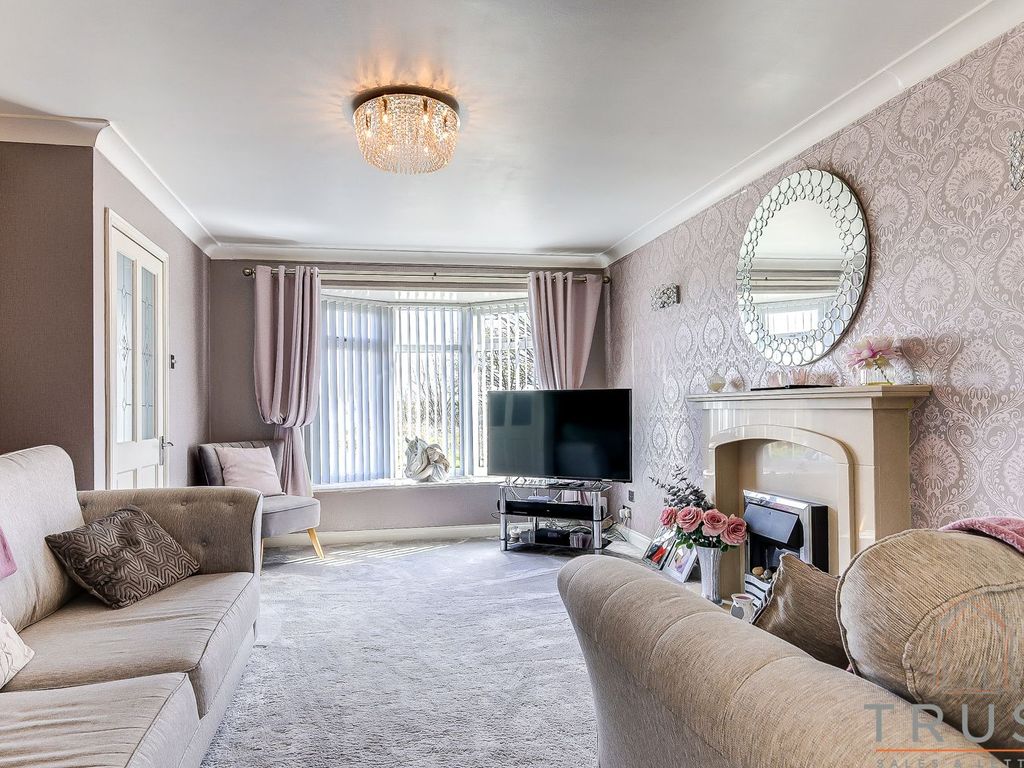 3 bed detached house for sale in Upper Batley Low Lane, Birstall, Batley WF17, £269,500