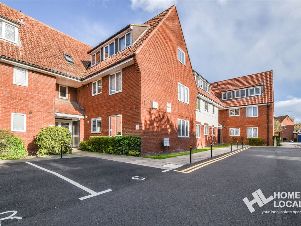 2 bed flat for sale in Littlecroft, South Woodham Ferrers, Essex CM3, £220,000