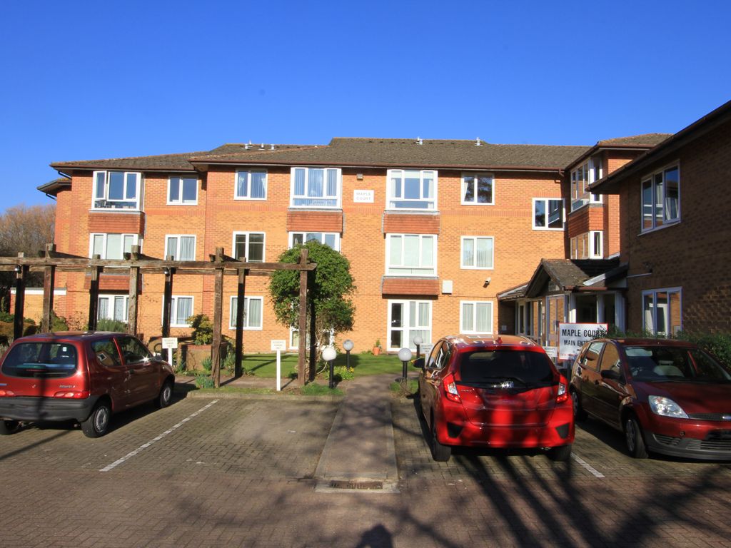 1 bed flat for sale in Pinner Hill Road, Pinner HA5, £175,000