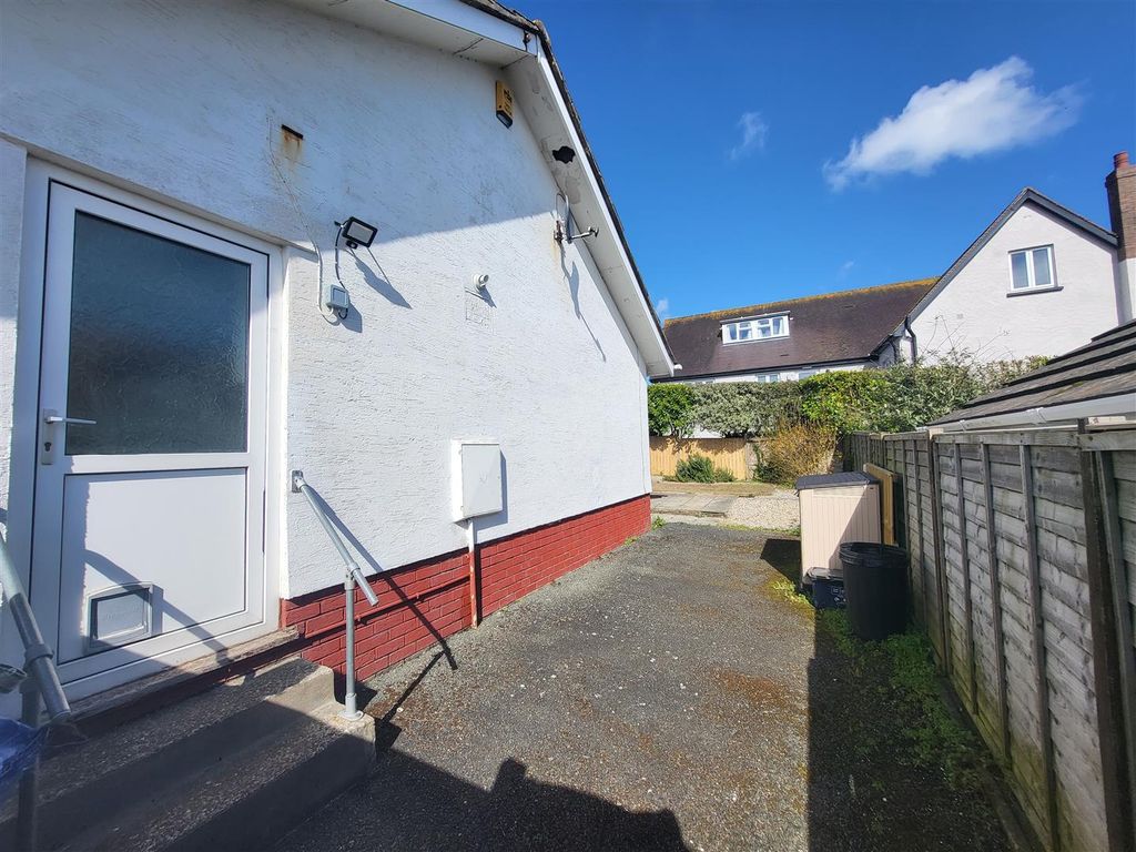 2 bed bungalow for sale in Penally Heights, Penally, Tenby, Pembrokeshire. SA70, £249,950