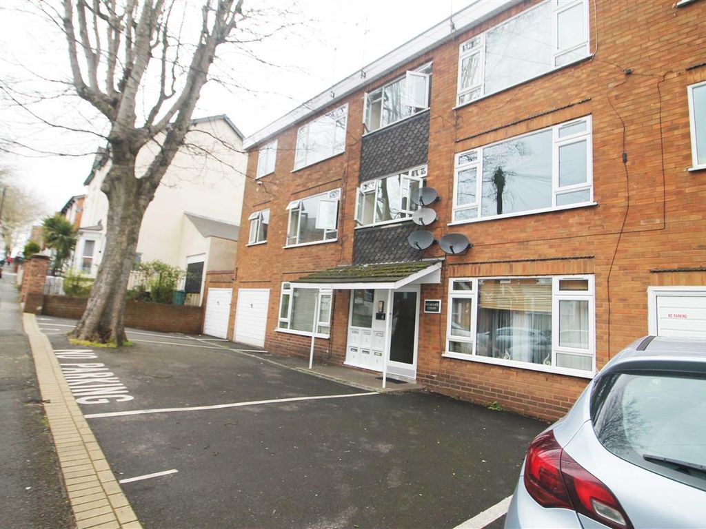 2 bed flat for sale in Highgate Court, Lysways Street, Walsall WS1, £125,000