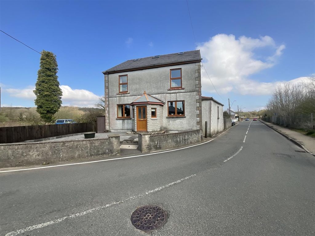 6 bed detached house for sale in Pantyffynnon Road, Ammanford SA18, £330,000