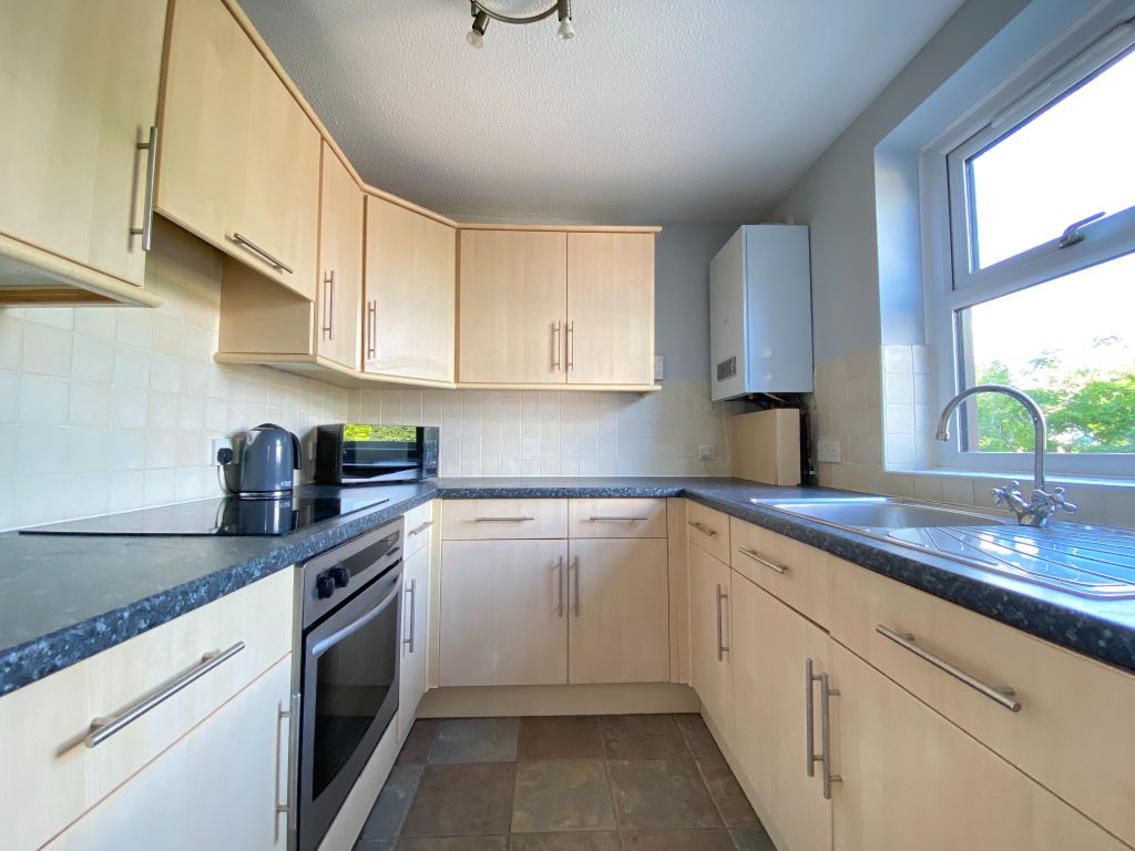 1 bed flat for sale in Midhope Road, Hook Heath, Woking GU22, £235,000