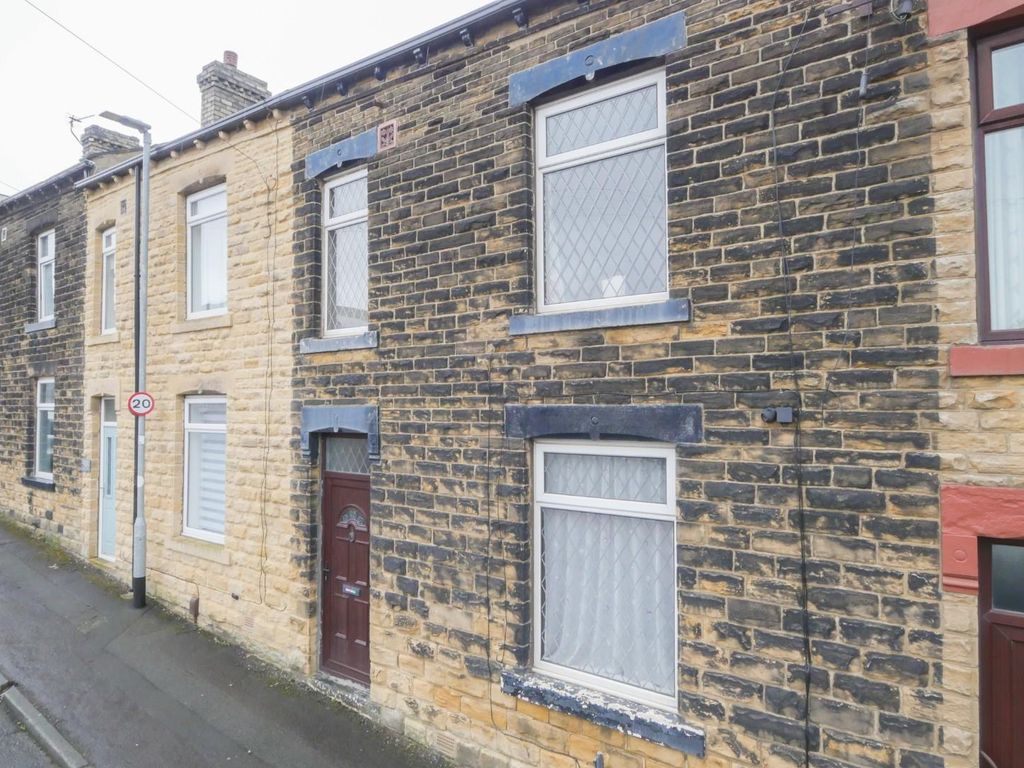 3 bed terraced house for sale in Cromack View, Pudsey LS28, £180,000