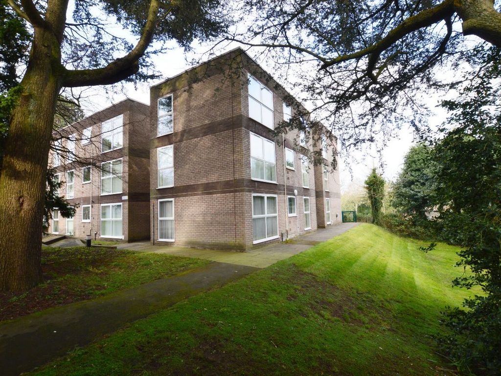 2 bed flat for sale in Seymour Close, Selly Park, Birmingham B29, £120,000