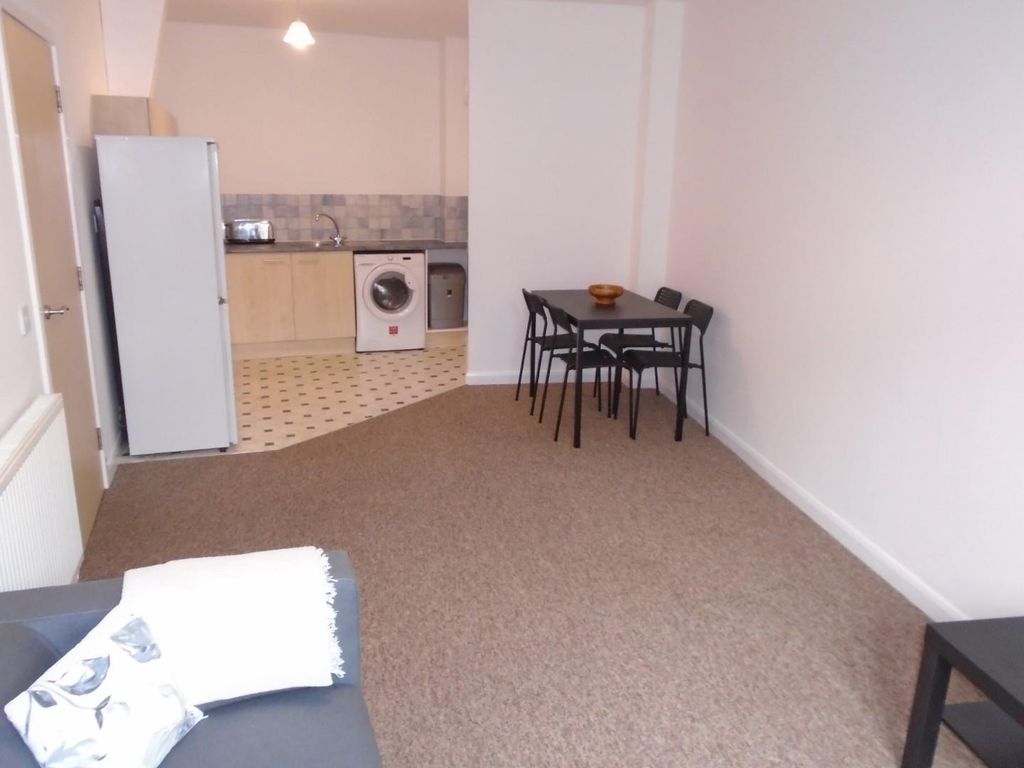 2 bed flat for sale in Oxford Street, Leicester LE1, £130,000
