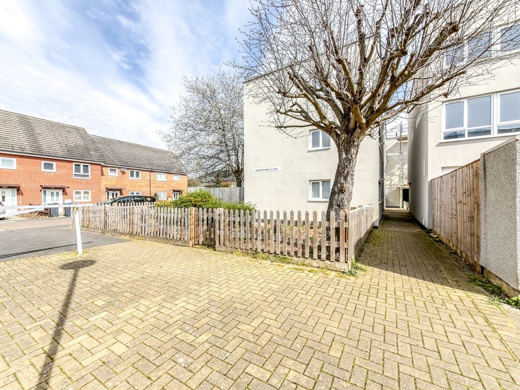 1 bed flat for sale in Shropshire Close, Mitcham CR4, £210,000