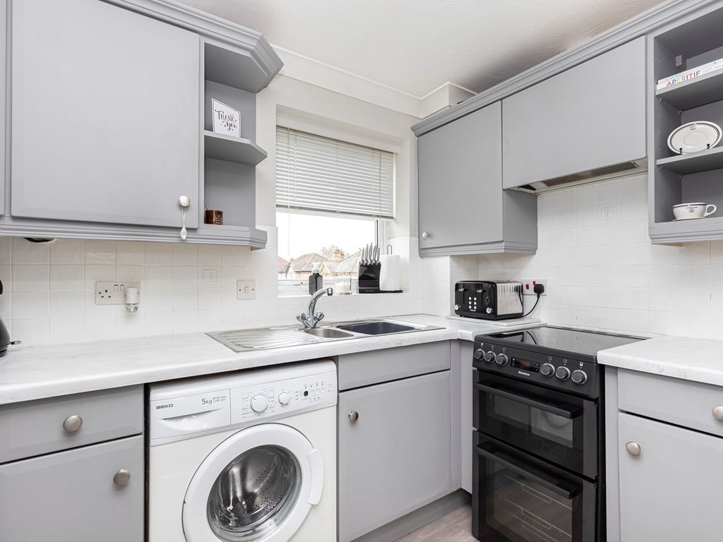 1 bed flat for sale in Langley Road, Poole BH14, £155,000