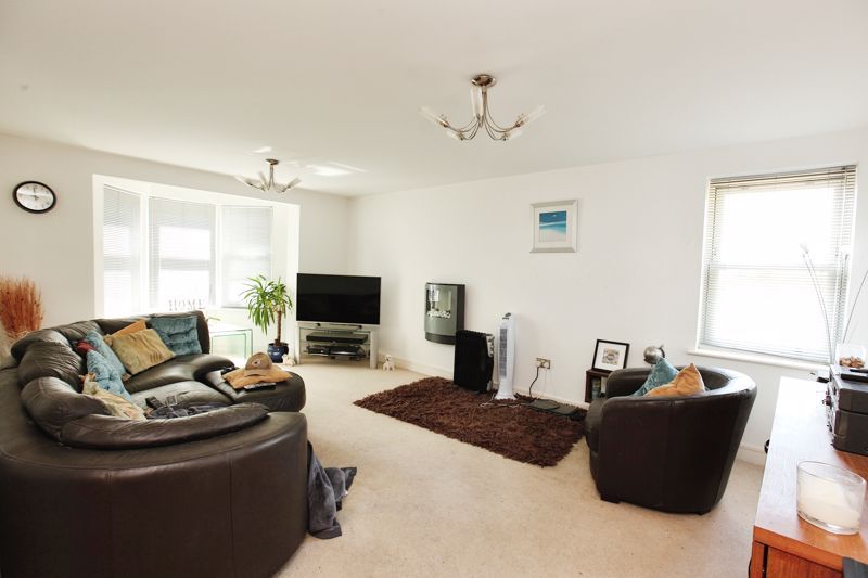 2 bed flat for sale in Lower Warberry Road, Torquay TQ1, £270,000