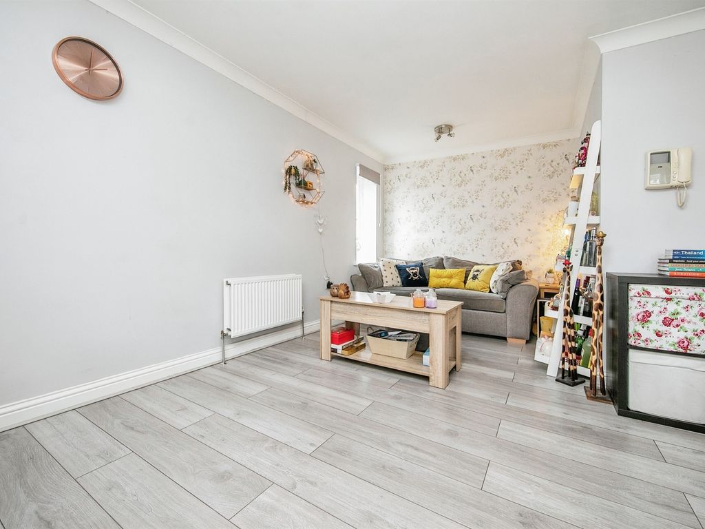 2 bed flat for sale in Croft Street, Ipswich IP2, £135,000