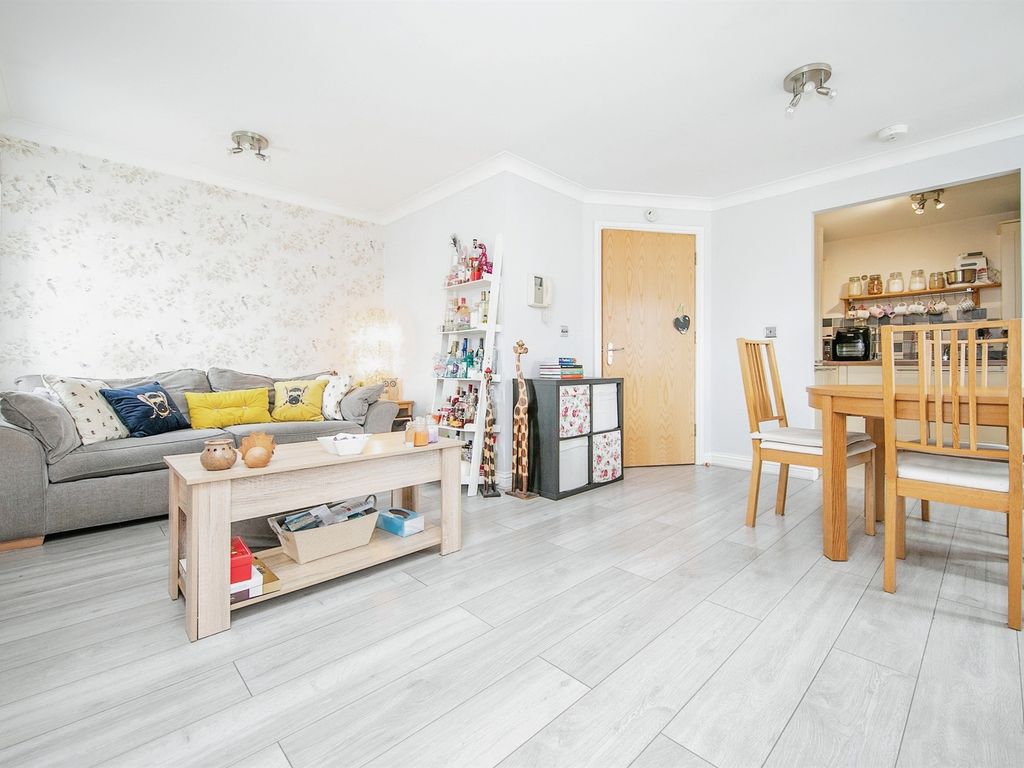 2 bed flat for sale in Croft Street, Ipswich IP2, £135,000