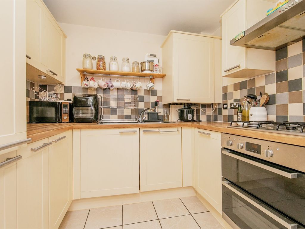 2 bed flat for sale in Croft Street, Ipswich IP2, £135,000